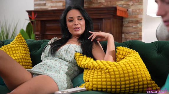 Anissa Kate ontdek stiefseun se geheim in huishoudelike take verleiding verhaal
